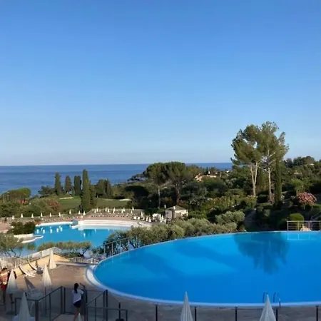 Vue Panoramique Au Cap Esterel T2