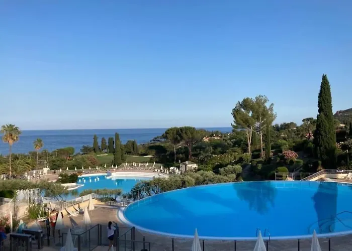 Vue Panoramique Au Cap Esterel T2